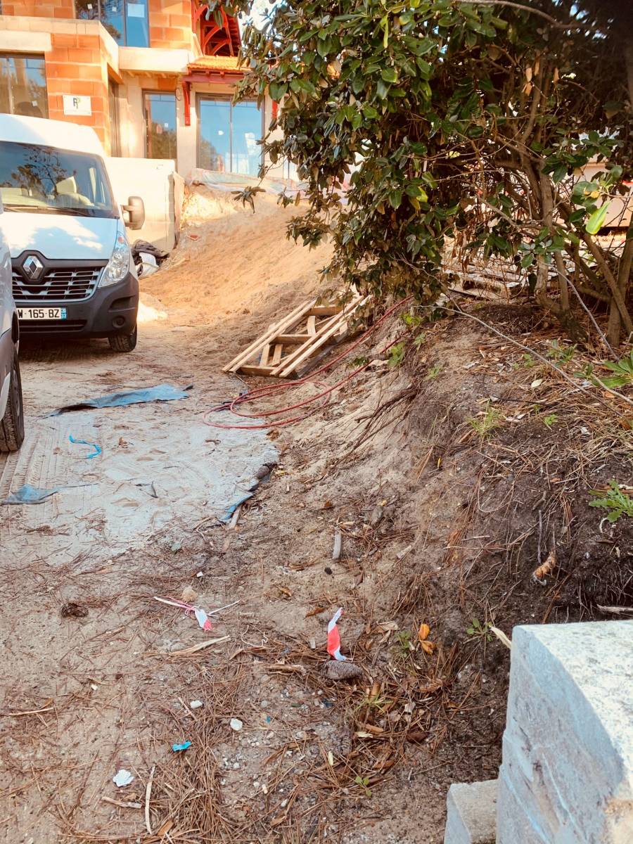Début du chantier avant réalisation du parking pavé sur le Bassin d'Arcachon