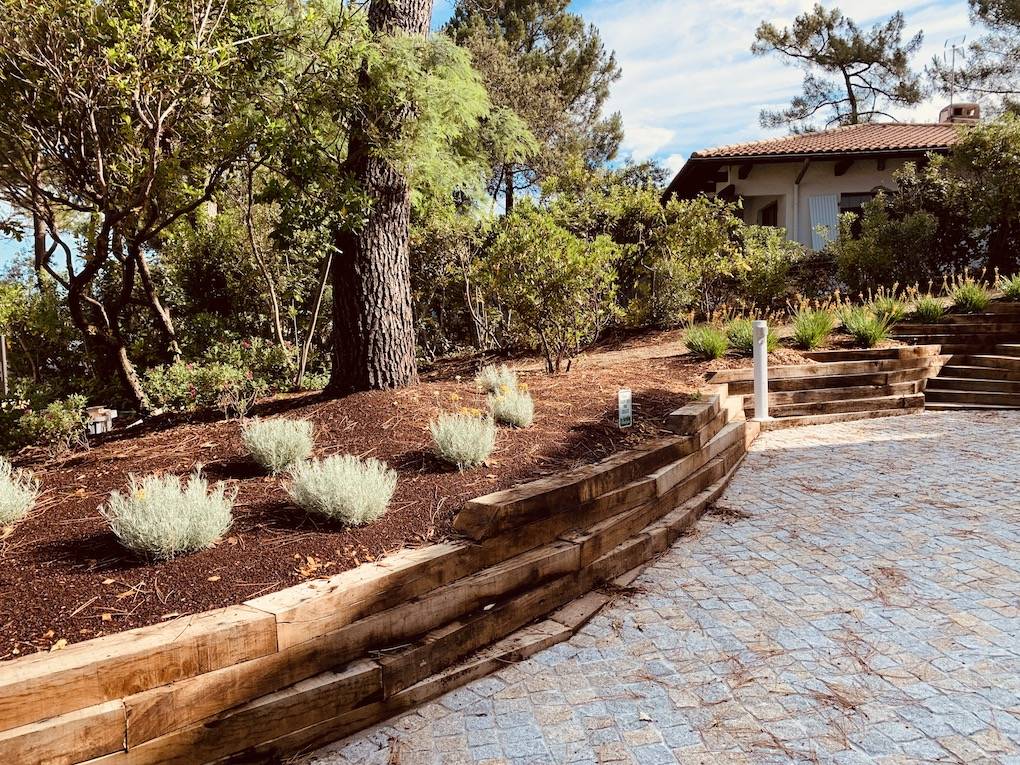 Retenue de talus en traverses bois sur le Bassin d'Arcachon