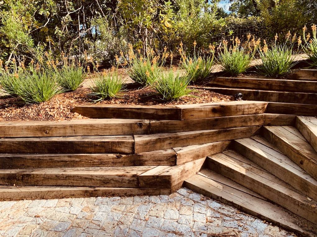 Mur de soutènement et escalier en traverses sur le Bassin d'Arcachon