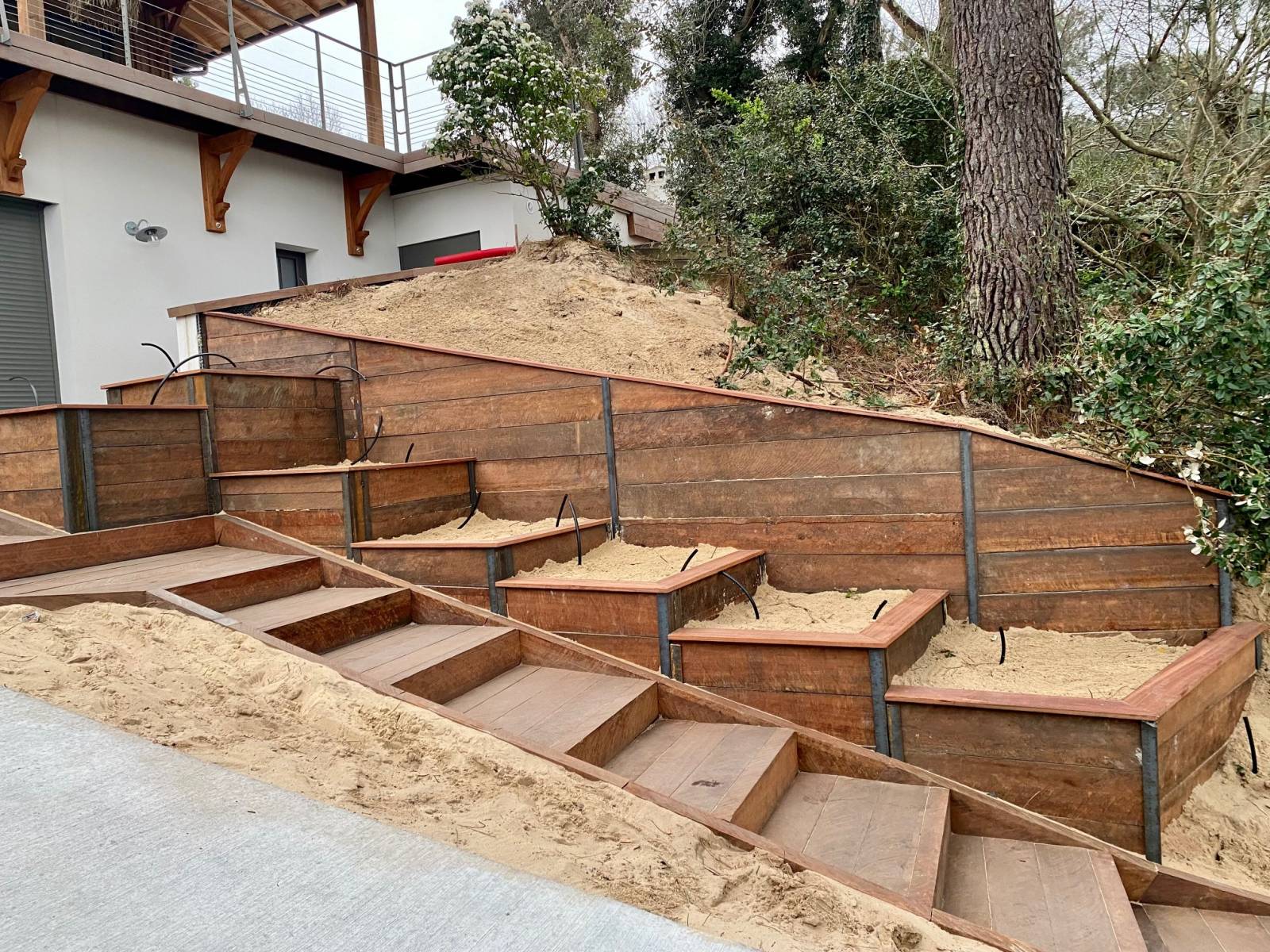Escalier et soutènement en bois sur le Bassin d'Arcachon et le Cap Ferret