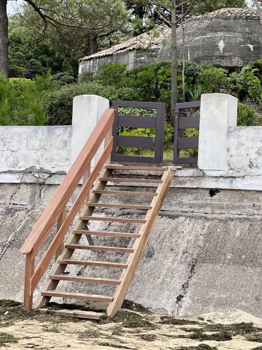 Création d'escalier en bois haut de gamme pour jardin et aménagement extérieur Lège-Cap-Ferret