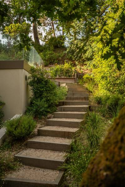 Réalisation d'un escalier extérieur en bois et grave compactée sur le Bassin d'Arcachon