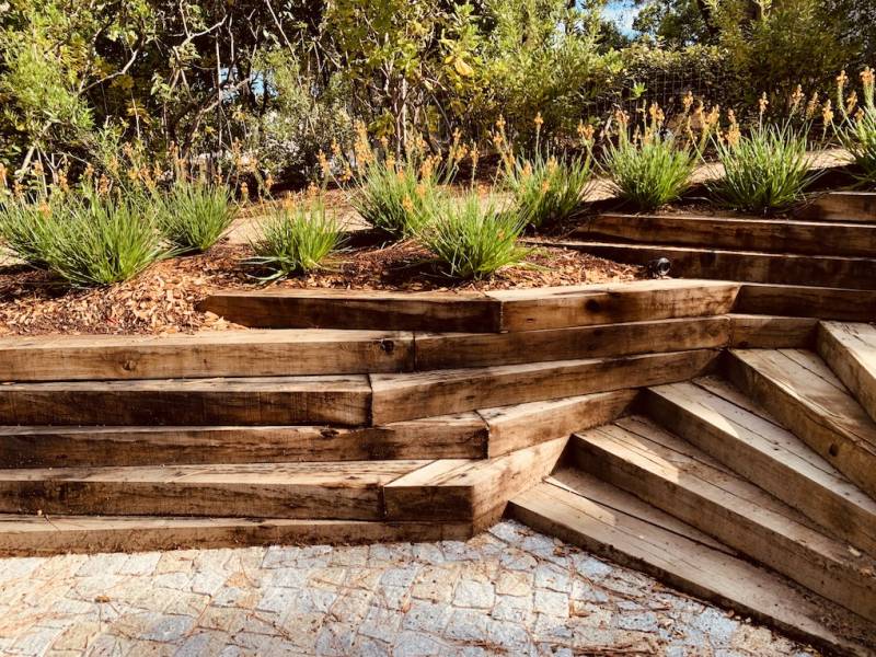 Mur de soutènement et escalier en traverses sur le Bassin d'Arcachon