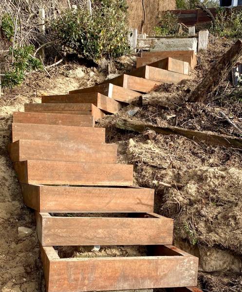 escalier extérieur en bois en front de mer au Cap Ferret