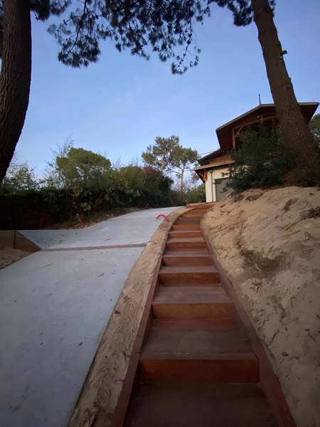 Aménagement d'un escalier extérieur bois sur le Bassin d'arcachon et le Cap Ferret