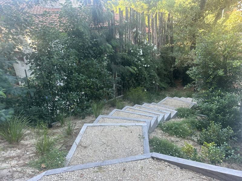 Création d'un escalier en bois et béton désactivé sur le Bassin D'Arcachon