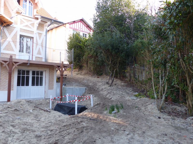 Avant - Réalisation d'un escalier en pierre sur le bassin d'Arcachon
