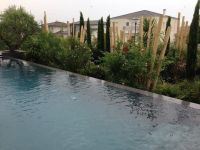 Architecte paysagiste en Gironde: Aménagement paysager aux abords d'une piscine à Bordeaux